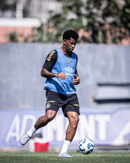 Gil, zagueiro do Santos FC