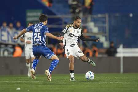 Alexsander em ação durante a partida contra o Godoy Cruz-ARG, pela Copa Sul-Americana