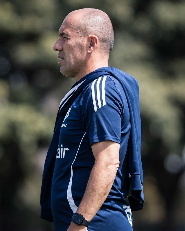Com dores no joelho, titular é ausência em treino de reapresentação do Cruzeiro