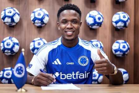Sinisterra em apresentação no Cruzeiro