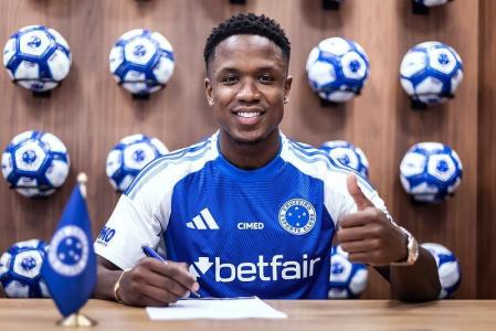 Sinisterra em apresentação no Cruzeiro