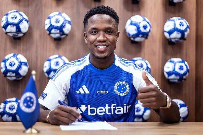 Sinisterra em apresentação no Cruzeiro