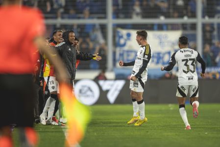 Natanael comemora gol do Atlético sobre o Godoy Cruz