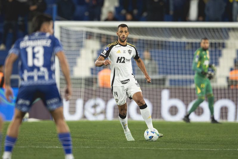 Vitor Hugo surpreende, bate recorde e deve ganhar sequência no Atlético