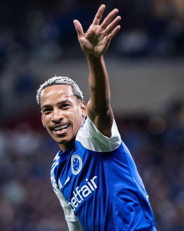 Cruzeiro encerra jejum de nove anos após vitória sobre o Internacional