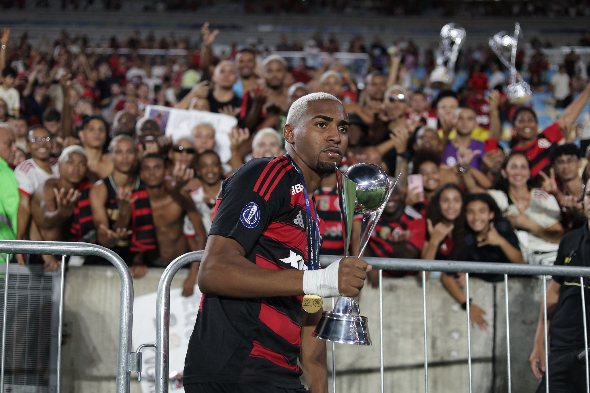 Joia do Flamengo embarca para a Itália; negócio pode chegar a R$ 30 milhões