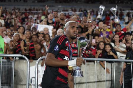 Lorran, joia do Flamengo, foi campeão da Copa Intercontinental Sub-20 em cima do Barcelona-ESP