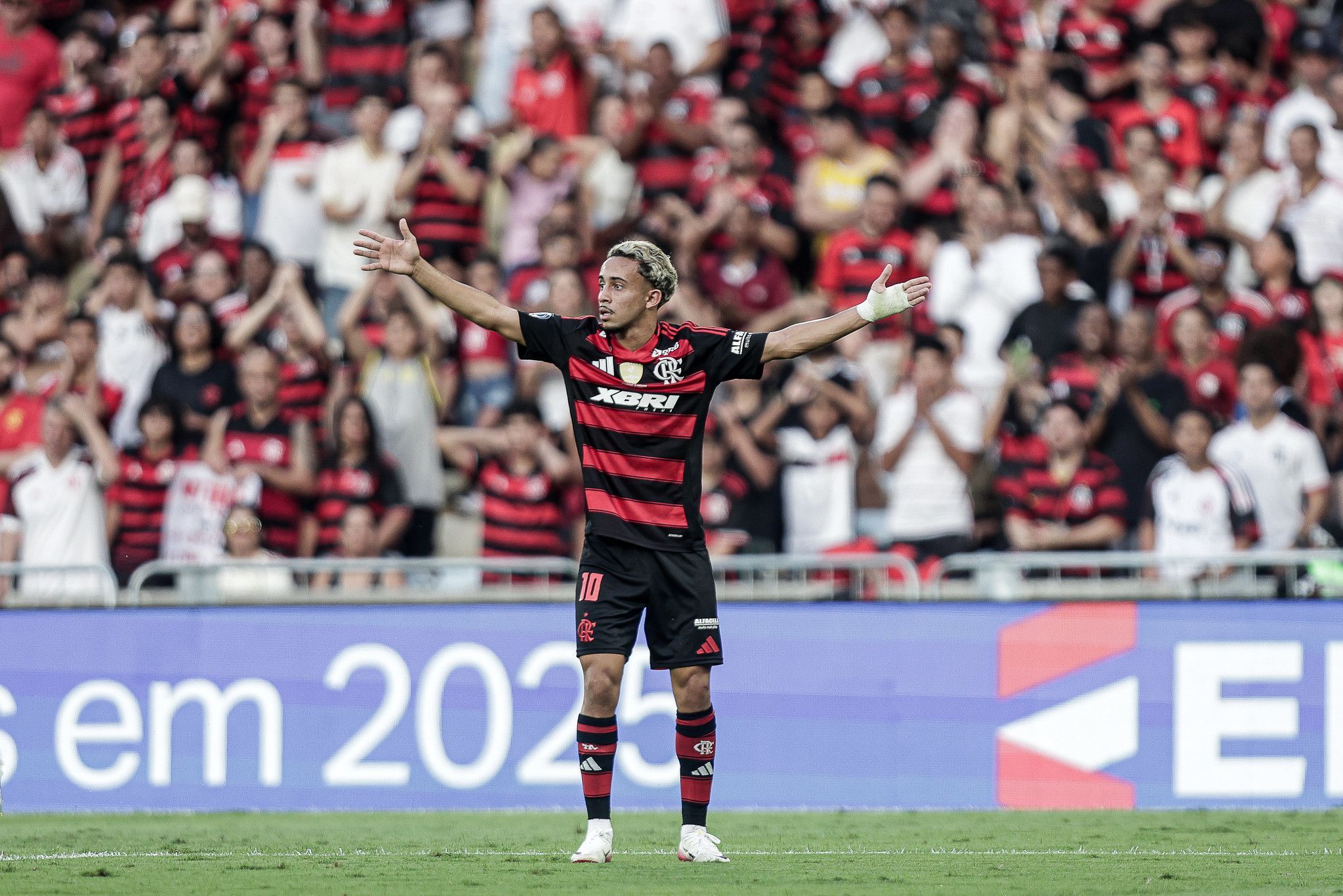 Flamengo encaminha venda de ex-alvo do Cruzeiro para clube saudita