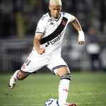 Nova dupla? Jair e Barros ganham espaço no Vasco e viram opções para Diniz