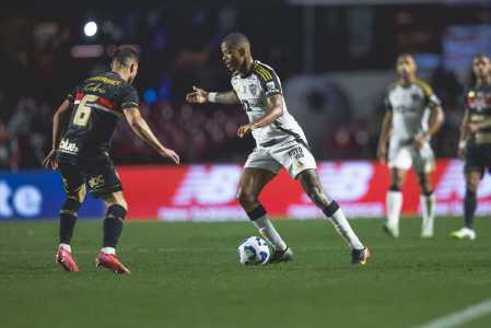 Cedric e Caio Paulista foram titulares em São Paulo x Atlético
