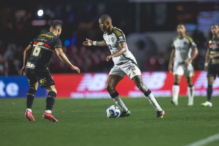 Cedric e Caio Paulista foram titulares em São Paulo x Atlético