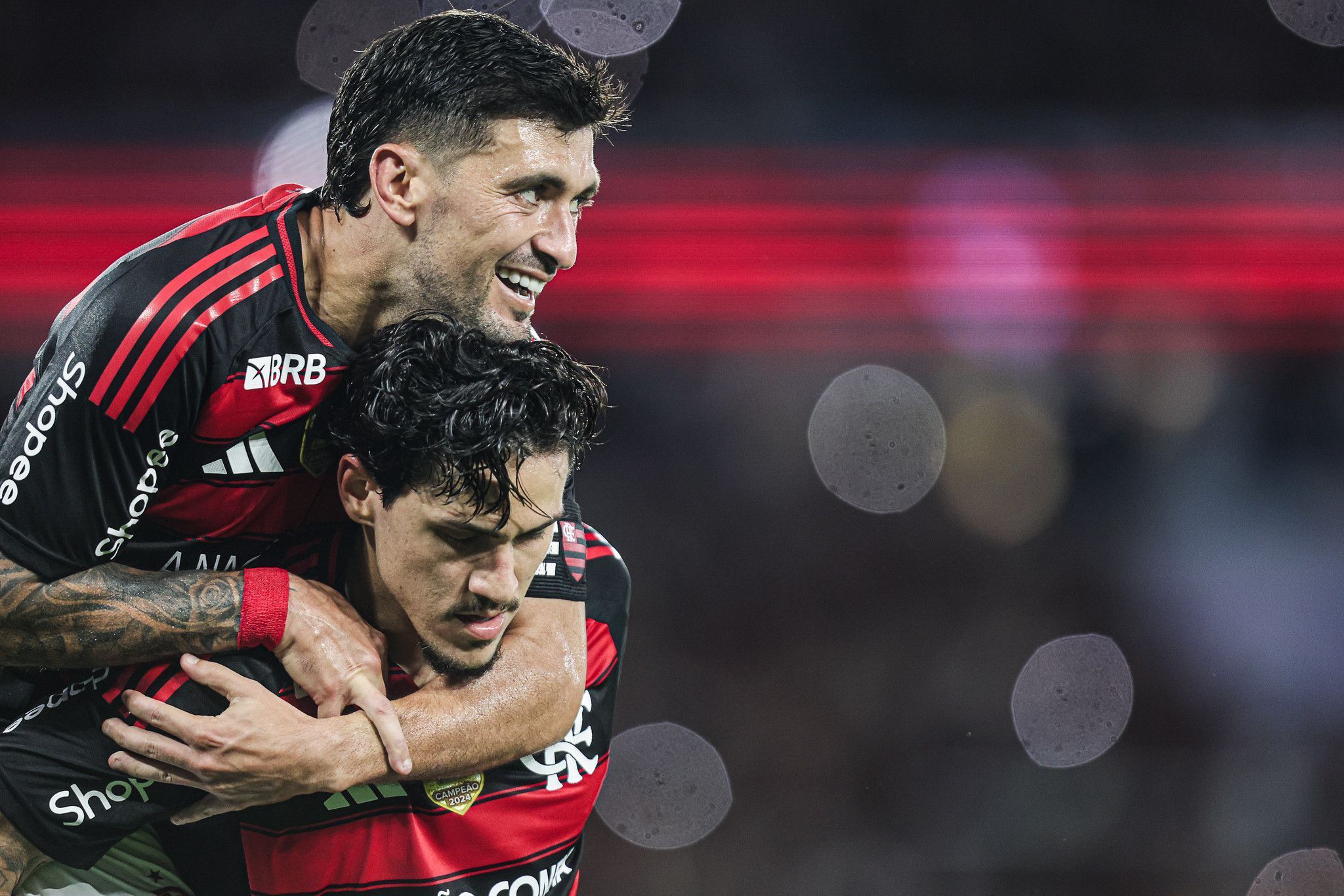 Com show de Pedro e Lino, Flamengo aplica goleada histórica no Vitória pelo Brasileirão