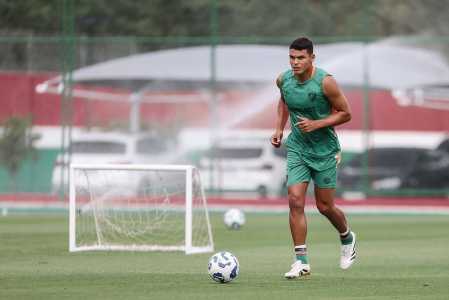 Thiago Silva está treinando com bola e com todo elenco do Fluminense