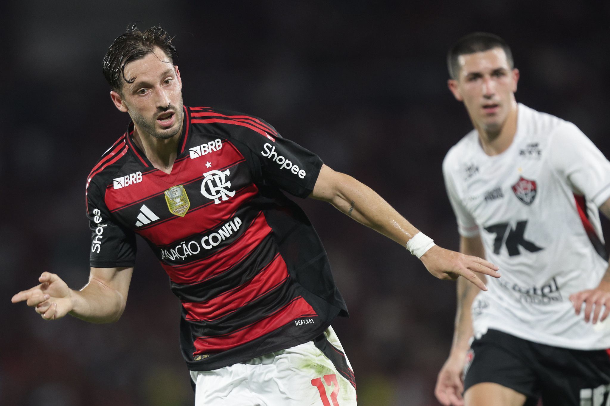 Viña 'ressurge' no Flamengo e fala sobre decisão de Filipe Luís de não relacioná-lo