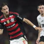 Viña 'ressurge' no Flamengo e fala sobre decisão de Filipe Luís de não relacioná-lo