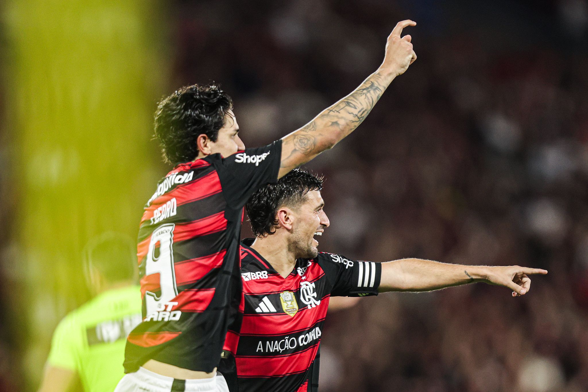 Pedro e Arrascaeta miram novas marcas históricas pelo Flamengo contra o Estudiantes