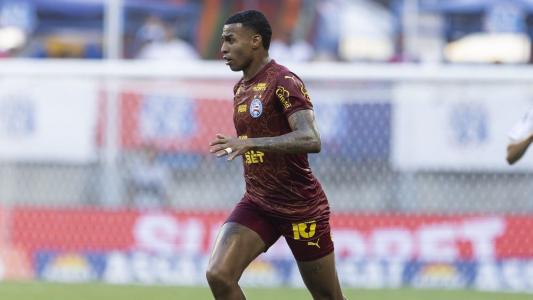 Jean Lucas em campo pelo Bahia em jogo do Campeonato Brasileiro