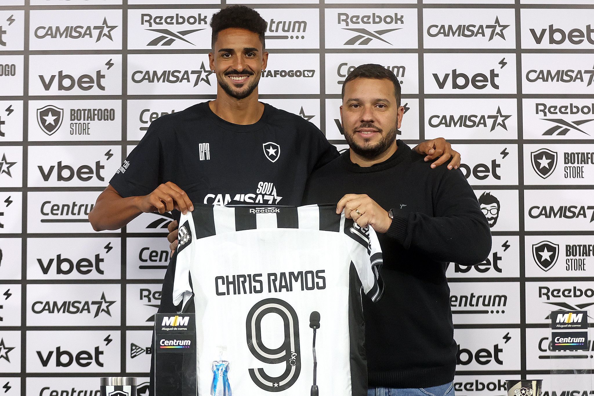 Indicação, relatórios e 'ok' de Textor: como Botafogo chegou a Chris Ramos