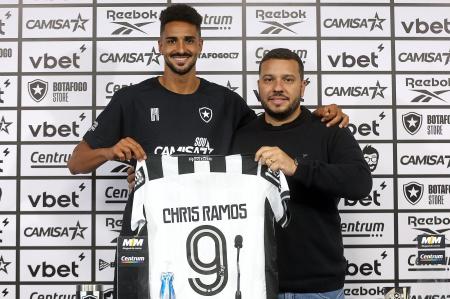 Botafogo: Chris Ramos e Alessandro Brito durante apresentação no Estádio Nilton Santos