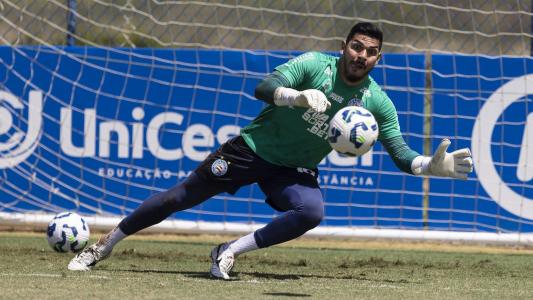 Goleiro João Paulo durante treino do Bahia