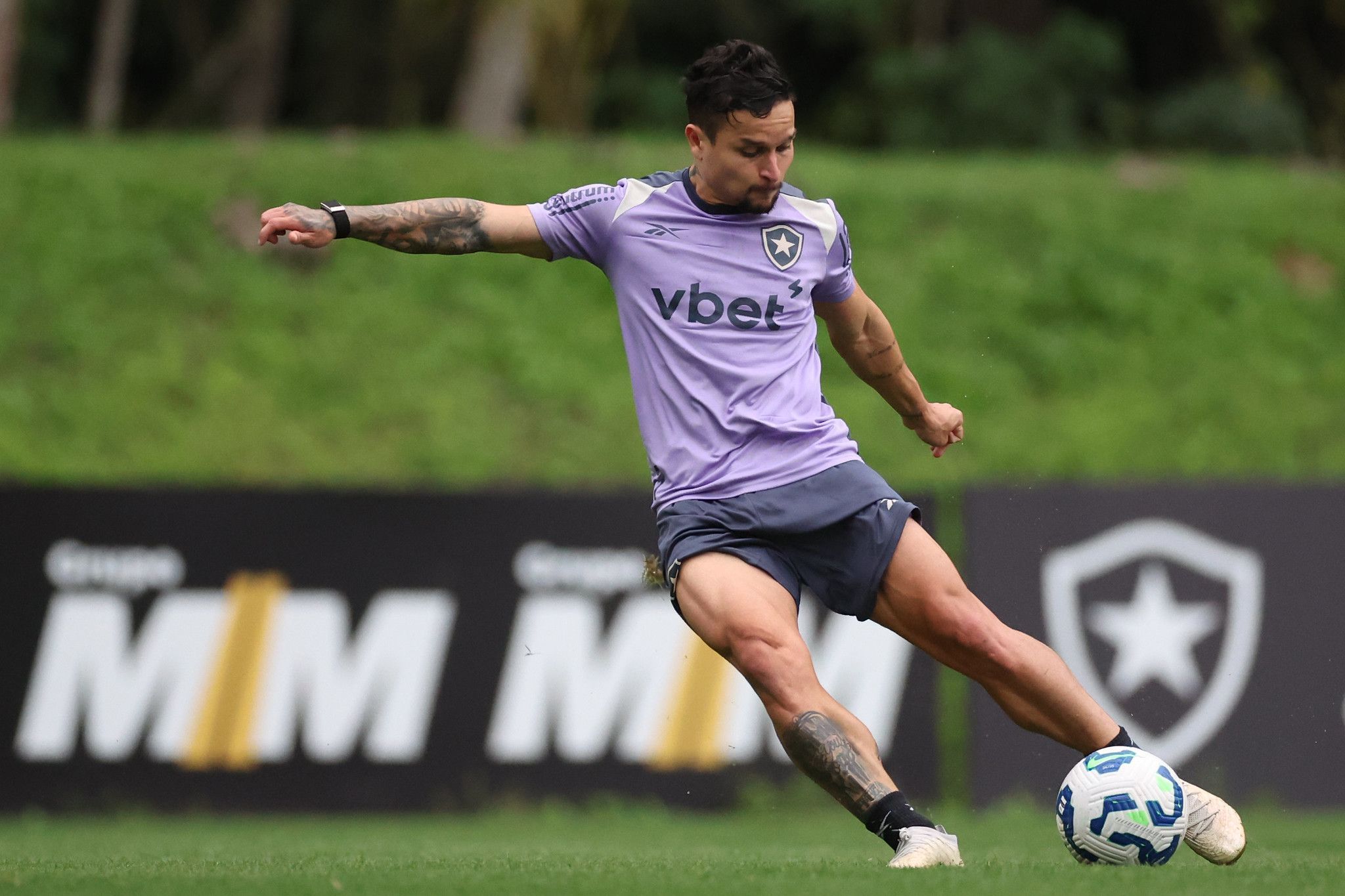 Escalação do Botafogo: Ancelotti tem disputa no ataque contra o Vasco