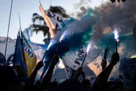 Torcida do Cruzeiro apoia equipe na Toca da Raposa II