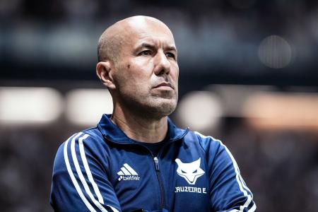 Leonardo Jardim, durante a vitória do Cruzeiro por 2 a 0 contra o Atlético, nesta quarta-feira (27)