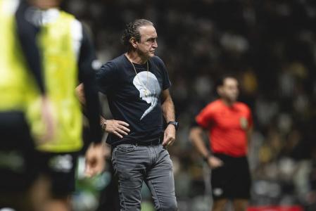 Cuca durante jogo do Atlético contra o Cruzeiro na noite dessa quarta-feira (27) na Arena MRV