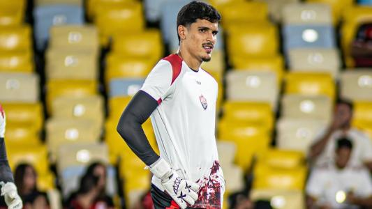Goleiro Alexandre Fintelman durante aquecimento do Vitória para partida contra o Flamengo