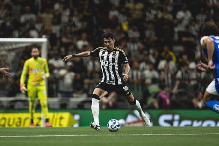 Júnior Alonso, do Atlético, durante partida contra o Cruzeiro na Arena MRV