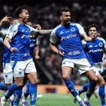 Convocados brilham, Cruzeiro bate Atlético na Arena MRV e abre vantagem na Copa do Brasil