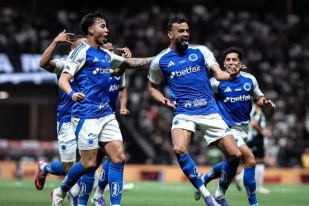 Kaio Jorge e Fabrício Bruno marcaram os gols da vitória do Cruzeiro sobre o Atlético na Arena MRV