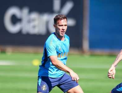 Arthur treina com o Grêmio no CT Luiz Carvalho, em Porto Alegre