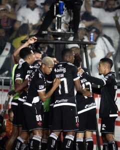 Elenco do Vasco pode ganhar ainda mais reforços