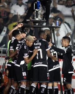 Elenco do Vasco pode ganhar ainda mais reforços