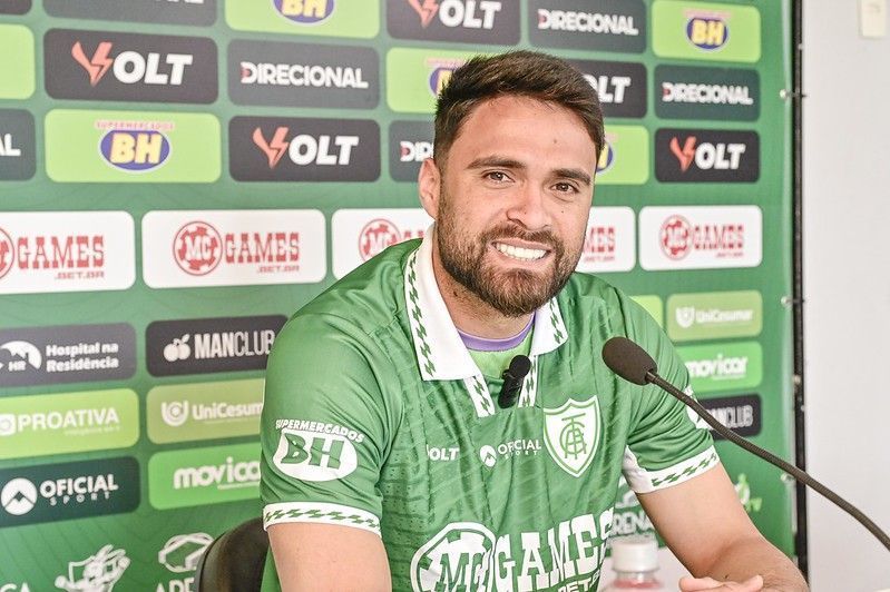 Apresentado, Gustavo comenta concorrência no gol e projeta estreia no América