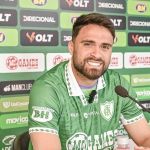 Apresentado, Gustavo comenta concorrência no gol e projeta estreia no América