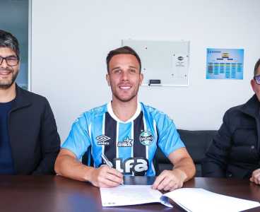 Arthur assinou com o Grêmio após realizar exames médicos