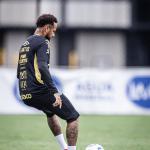 Neymar treina normalmente e deve atuar em Santos x Fluminense