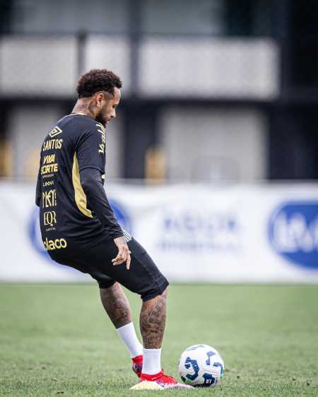 Neymar, craque do Santos, no CT Rei Pelé
