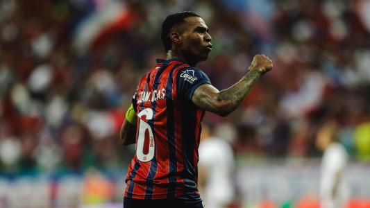 Jean Lucas celebra gol do Bahia contra o Fluminense, em jogo da Copa do Brasil