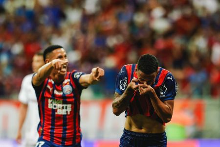 Luciano Juba celebra o gol do Bahia diante do Fluminense, nesta quinta-feira (28)