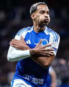 Matheus Pereira comemora gol pelo Cruzeiro
