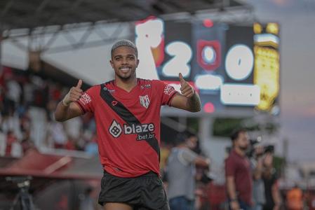 Robert, empretado pelo Atlético ao Atlético-GO