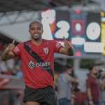 Jogador emprestado pelo Atlético marca golaço e lidera números de time da Série B