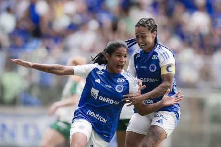 Jogadoras comemoram gol no Independencia