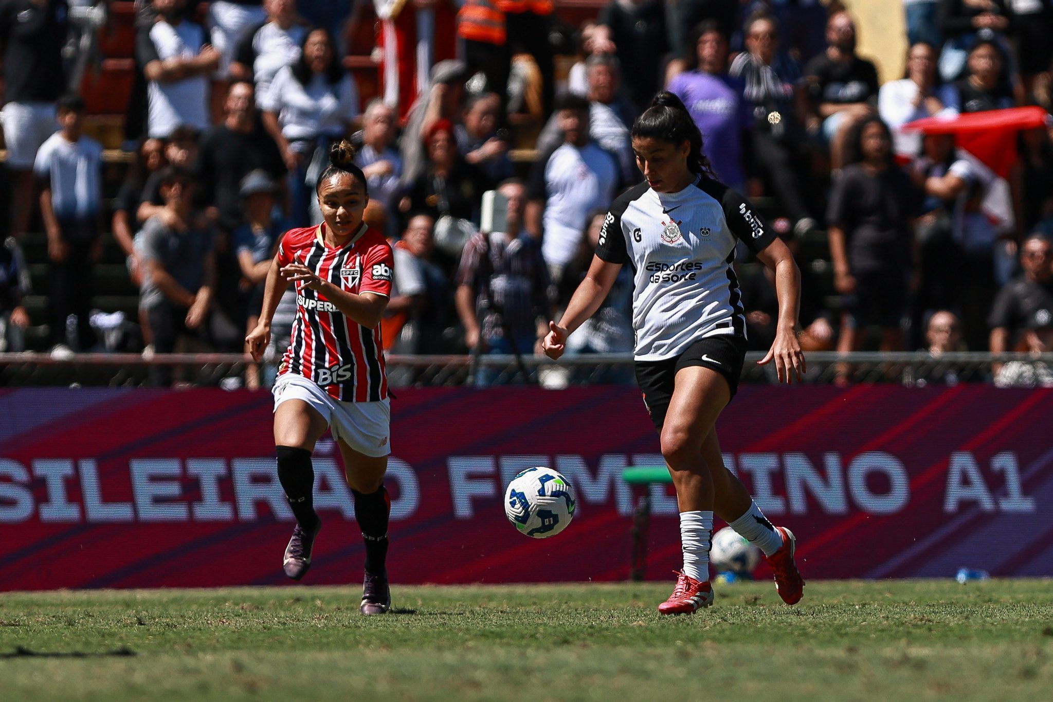 Corinthians empata com São Paulo e avança à final do Brasileiro Feminino