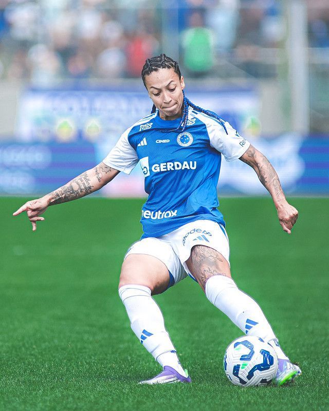 Byanca Brasil destaca feito do Cruzeiro feminino e manda recado