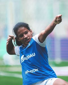 Marília comemora gol pelo Cruzeiro