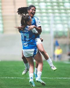 Jogadoras do Cruzeiro comemoram gol no Independência